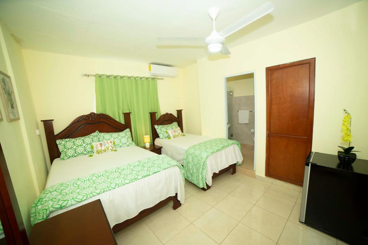 Hotel Enrique I Gazcue, Bed And Breakfast 聖多明哥 外观 照片
