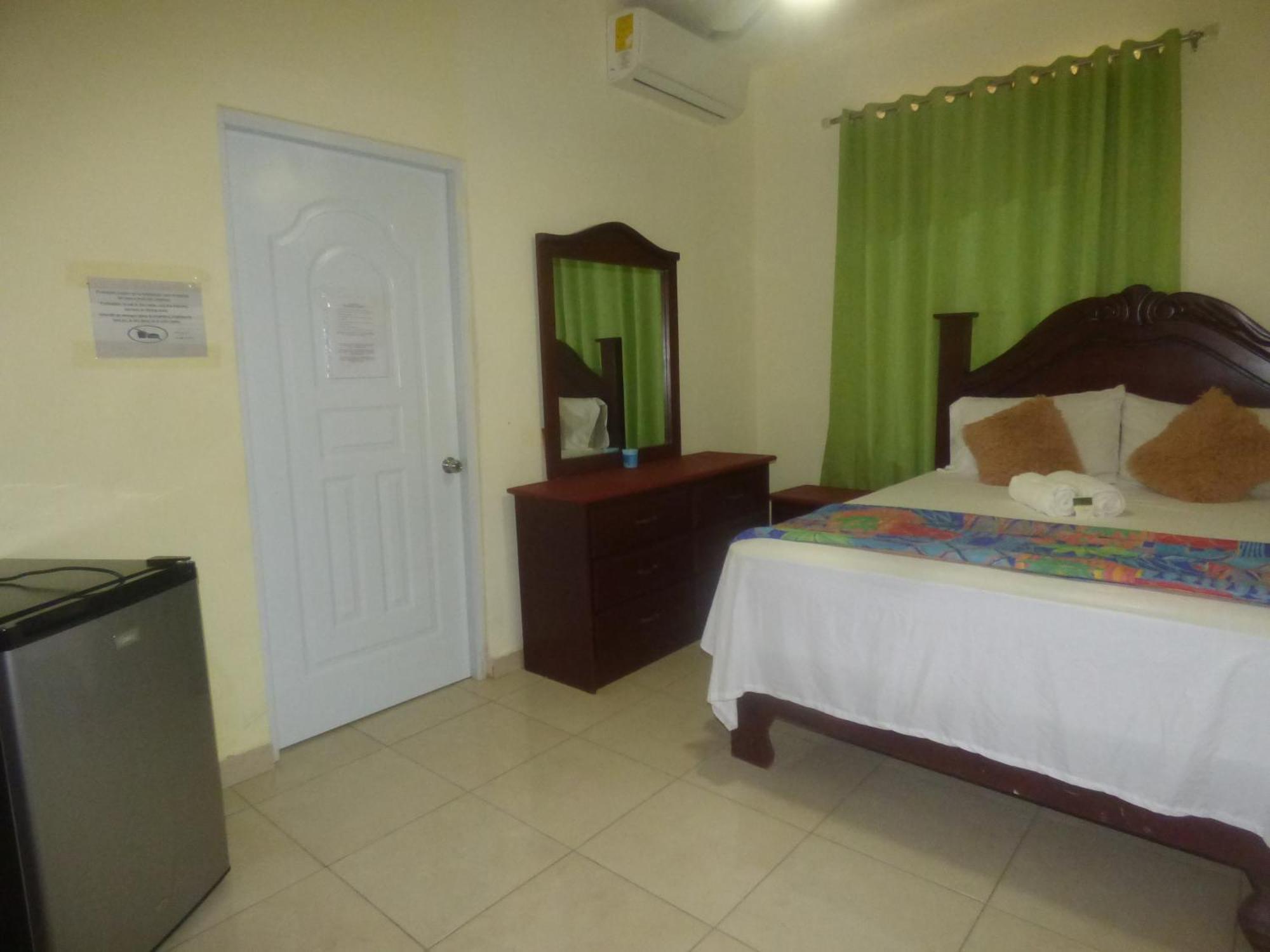 Hotel Enrique I Gazcue, Bed And Breakfast 聖多明哥 外观 照片