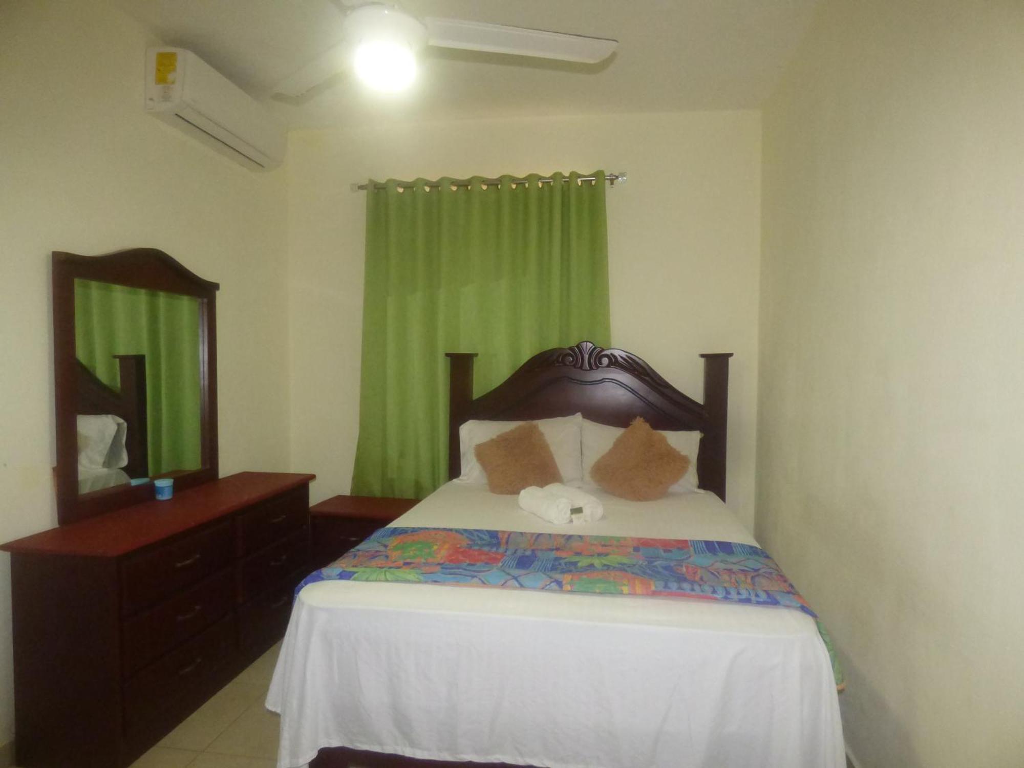 Hotel Enrique I Gazcue, Bed And Breakfast 聖多明哥 外观 照片