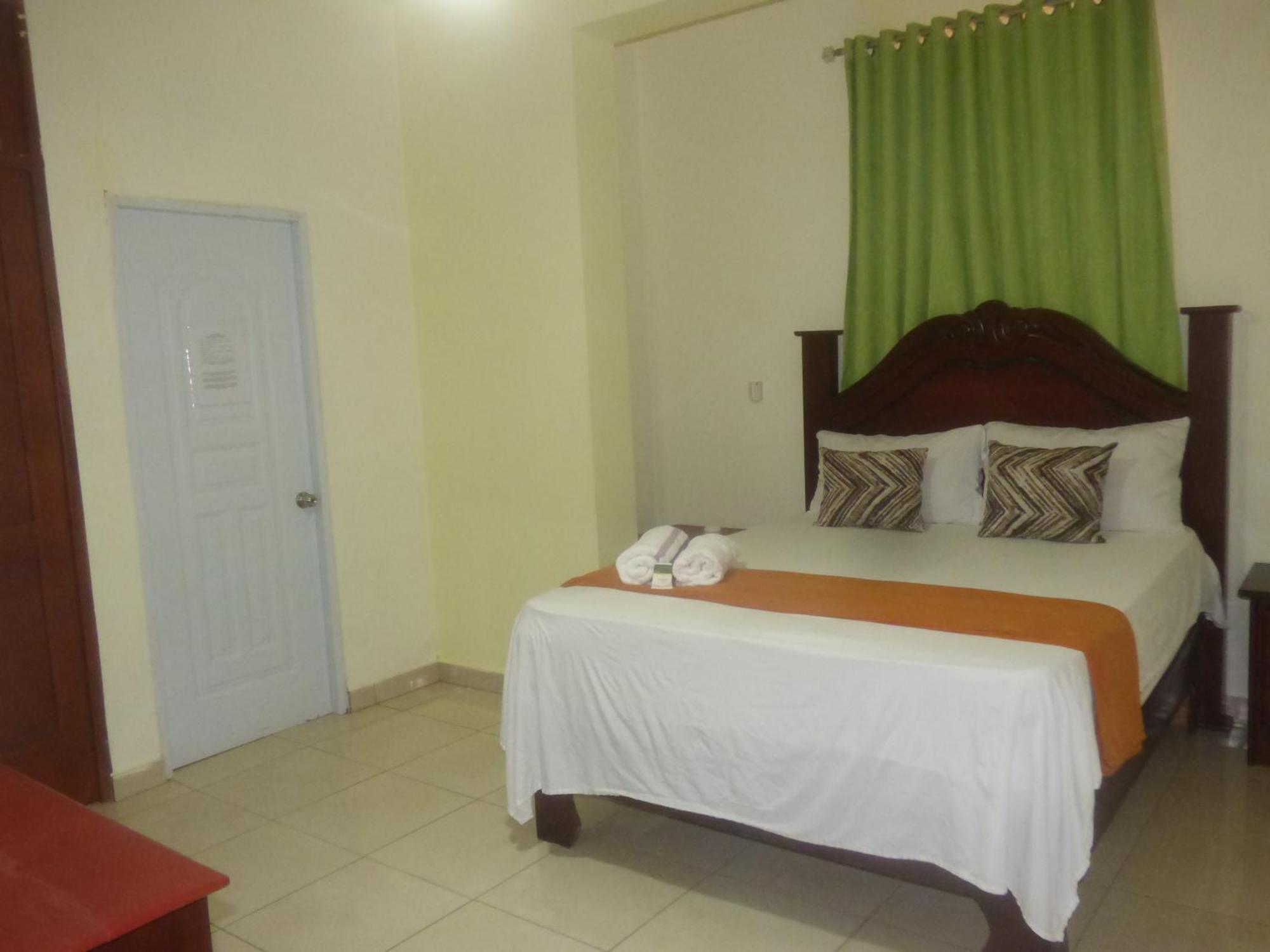 Hotel Enrique I Gazcue, Bed And Breakfast 聖多明哥 外观 照片
