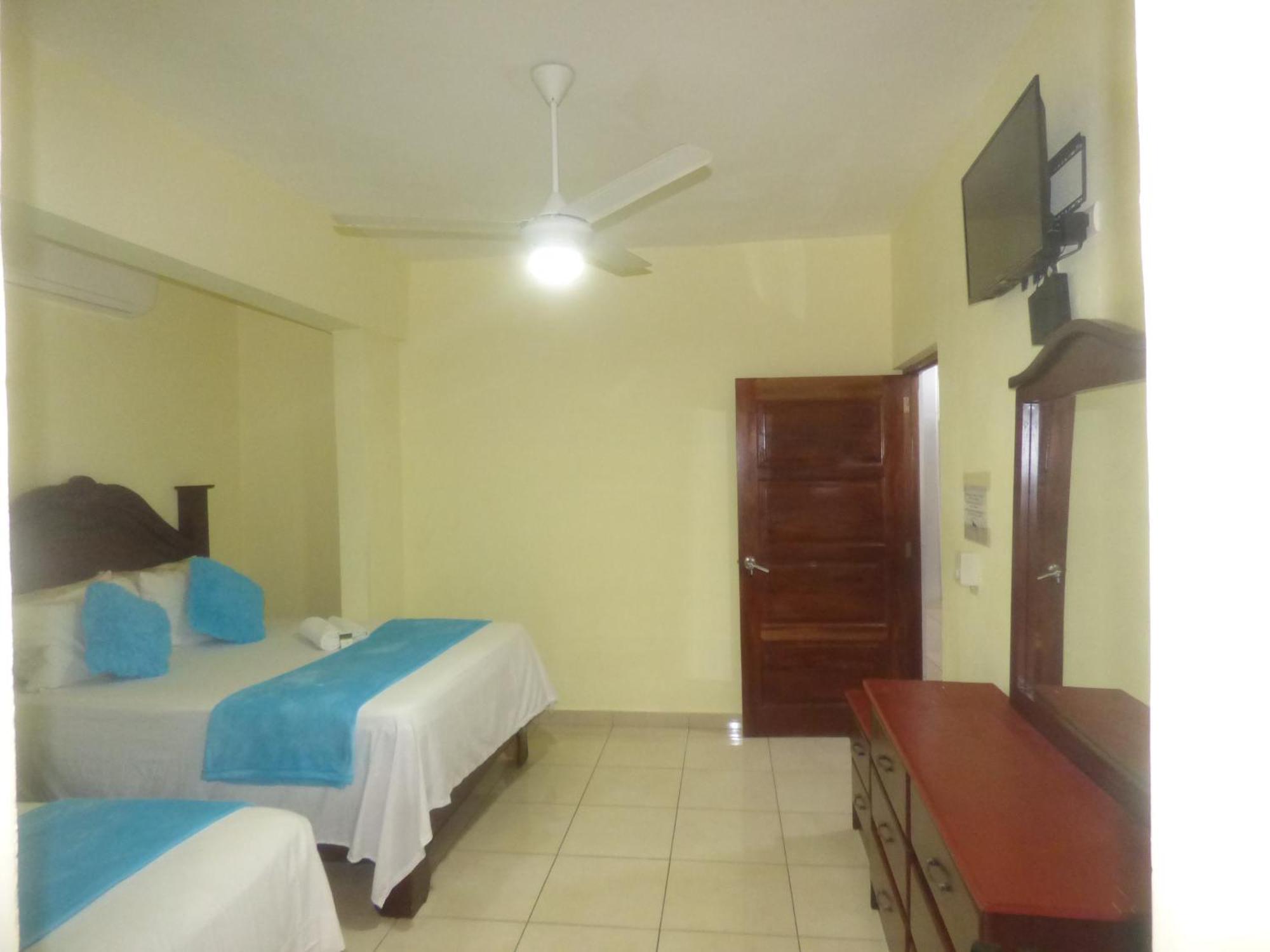 Hotel Enrique I Gazcue, Bed And Breakfast 聖多明哥 外观 照片