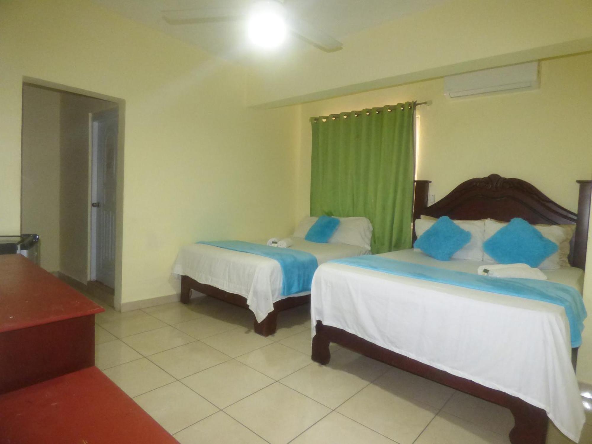 Hotel Enrique I Gazcue, Bed And Breakfast 聖多明哥 外观 照片