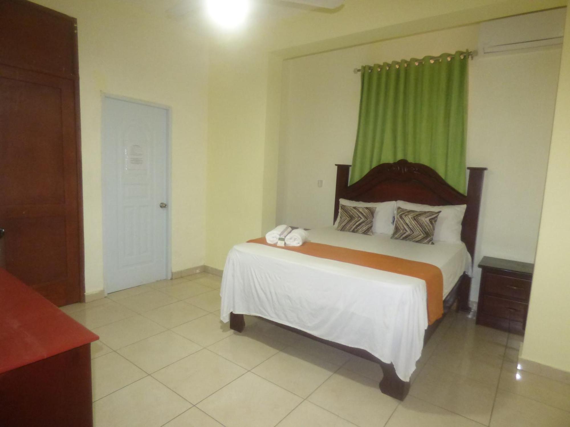Hotel Enrique I Gazcue, Bed And Breakfast 聖多明哥 外观 照片
