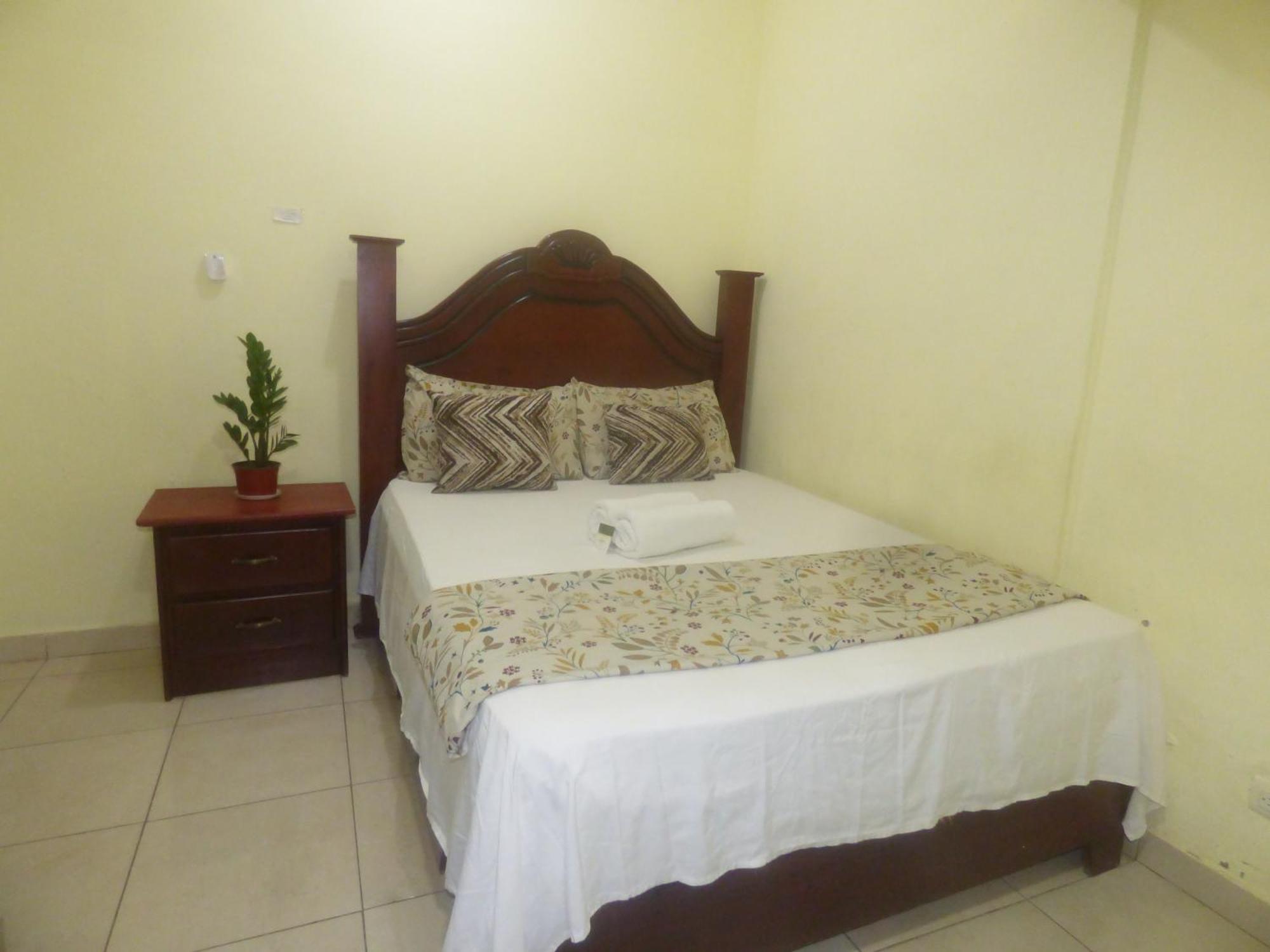 Hotel Enrique I Gazcue, Bed And Breakfast 聖多明哥 外观 照片