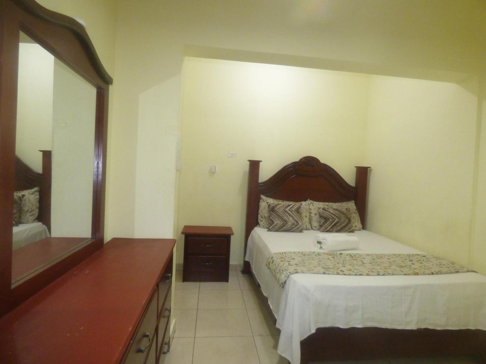 Hotel Enrique I Gazcue, Bed And Breakfast 聖多明哥 外观 照片