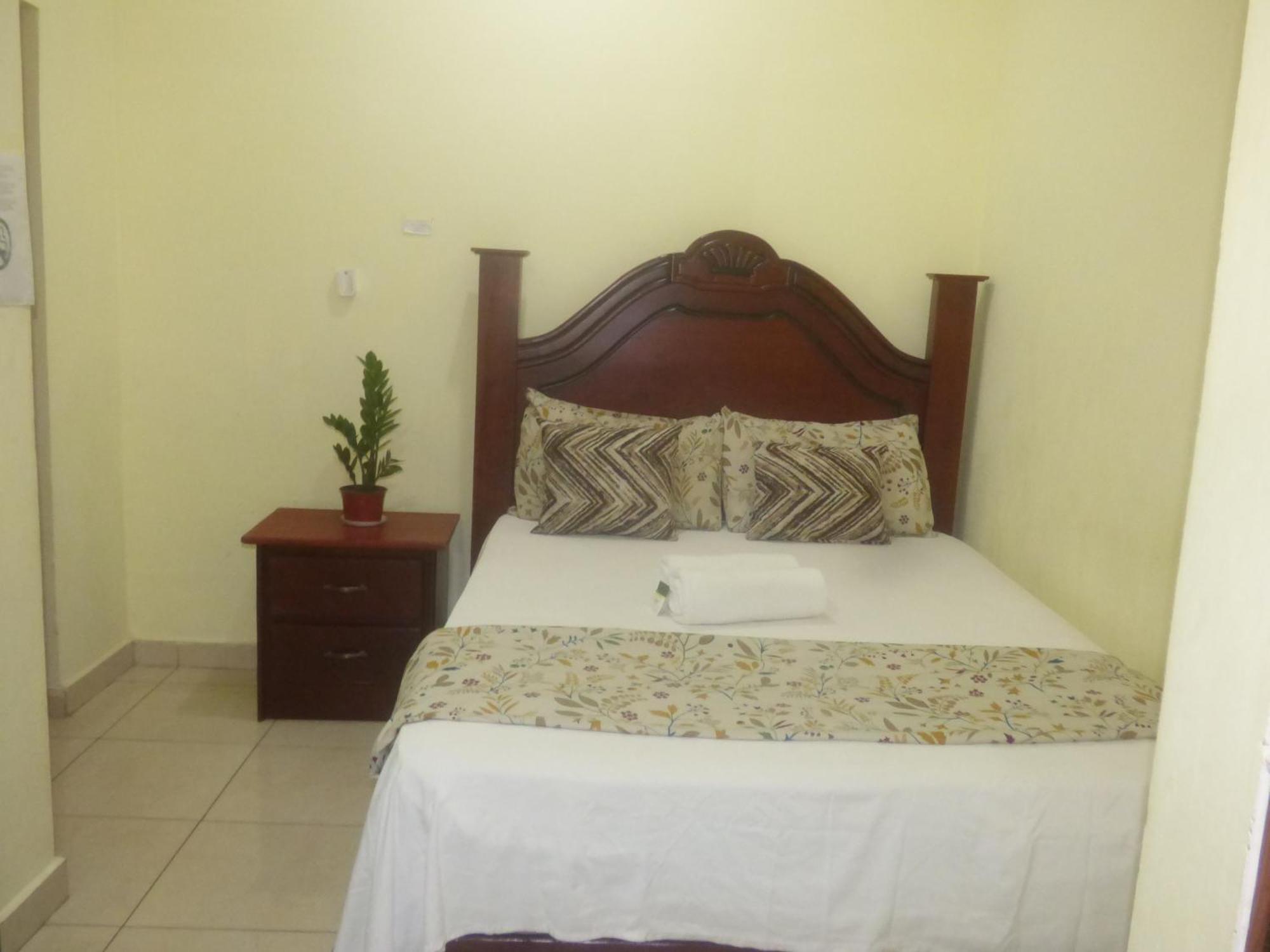 Hotel Enrique I Gazcue, Bed And Breakfast 聖多明哥 外观 照片