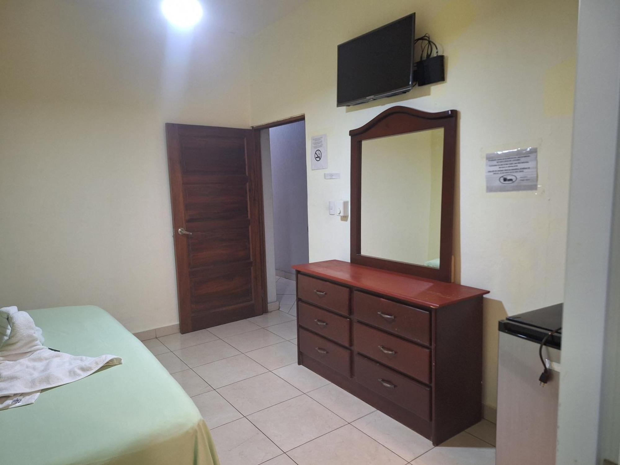 Hotel Enrique I Gazcue, Bed And Breakfast 聖多明哥 外观 照片